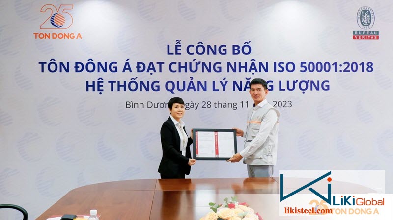 Trao tặng chứng nhận chất lượng tôn Đông Á